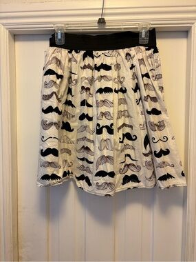 Hemet Large above knee Mustache skirt